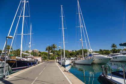 Segelschiffe im Hafen von Antibes